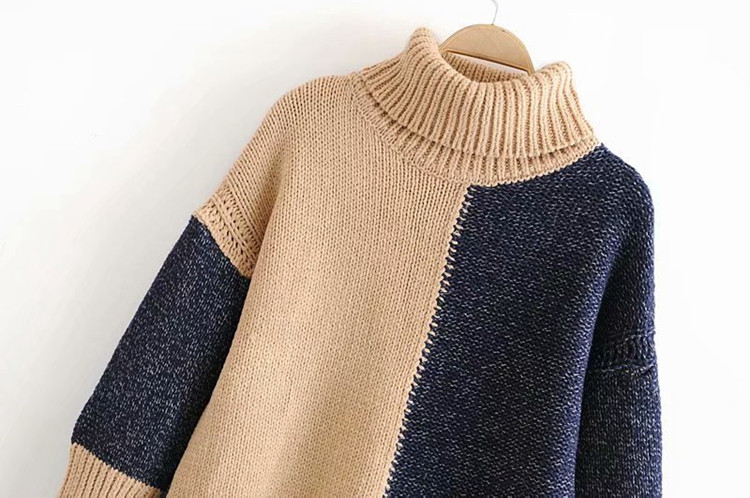 Vastag női pulóver pólógallérral és oldalsó hasítékokkal