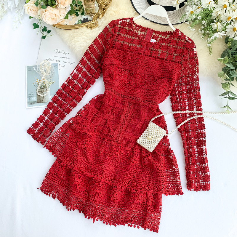 Stílusos női ruha csipkével és hosszú ujjal több színben