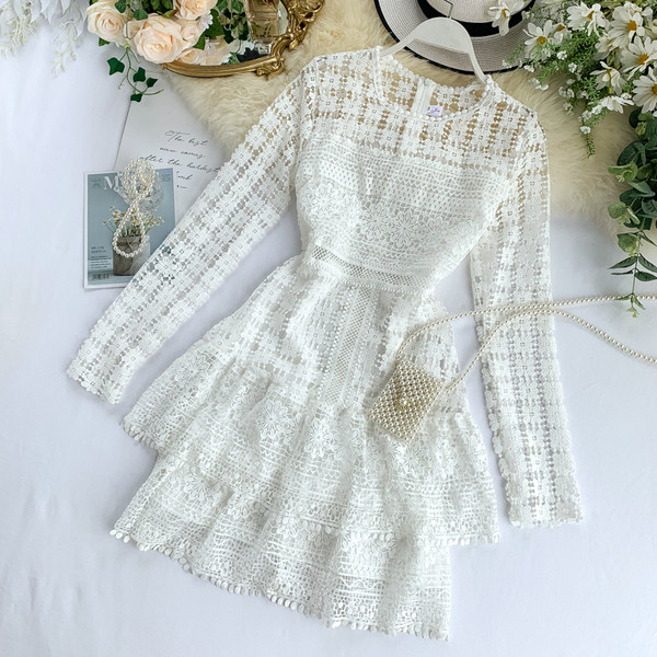 Stílusos női ruha csipkével és hosszú ujjal több színben