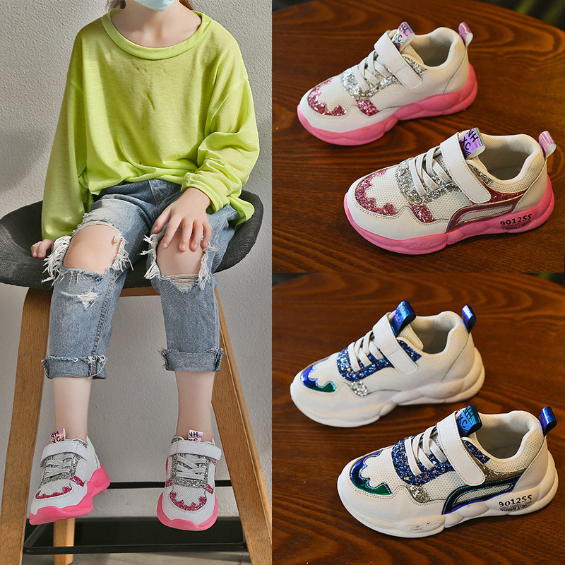 Μοντέρνα πάνινα  παιδικά παπούτσια για κορίτσια με γυαλιστερό αποτέλεσμα σε δύο χρώματα