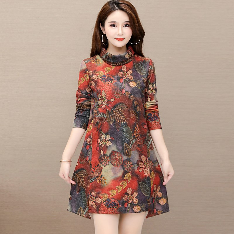 Modern női ruha pólógallérral és virágmotívumokkal