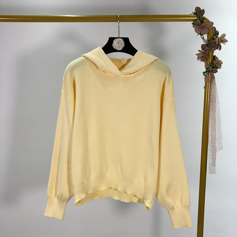 Λεπτό γυναικείο πουλόβερ με κουκούλα σε τέσσερα χρώματα