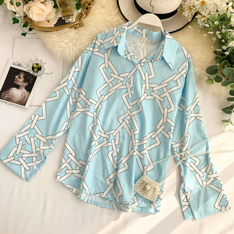 Stílusos női ing fekete és kék gombokkal