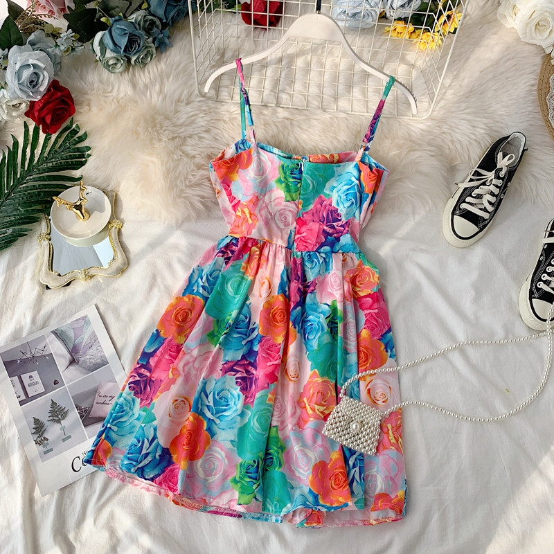 Model modern de rochie de dama cu bretele subtiri