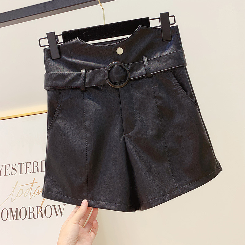 Pantaloni scurți moderni din piele de dama cu curea in doua culori