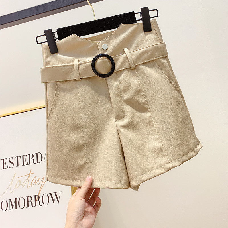 Pantaloni scurți moderni din piele de dama cu curea in doua culori