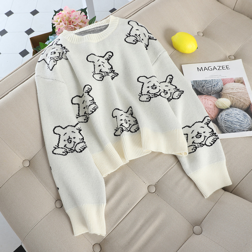 Pulover de dama modern cu broderie alb-negru