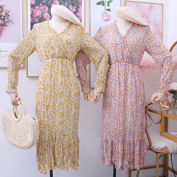 Γυναικεία φόρεμα με floral μοτίβα και V-neck