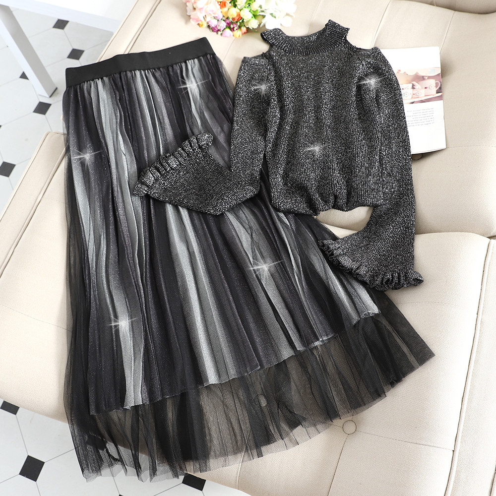 Jelenlegi női szett két részből áll - blúz csupasz váll és szoknya tüll különböző színekben