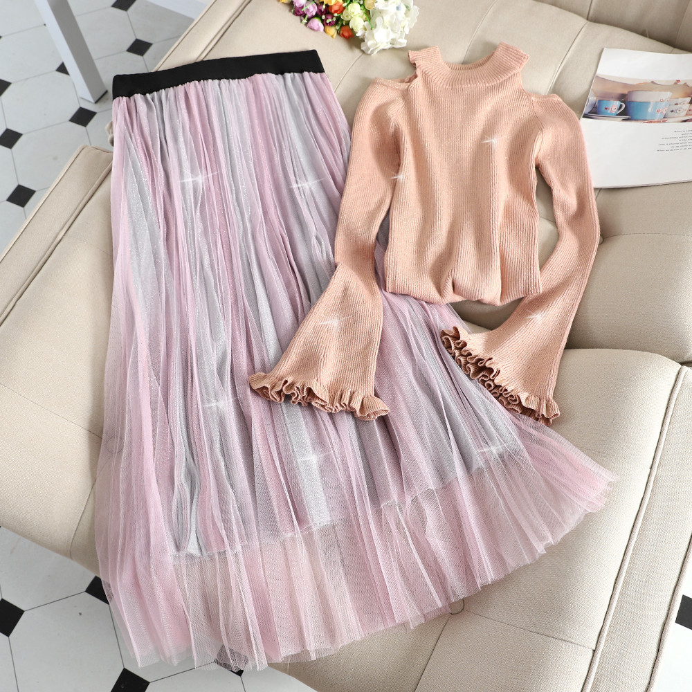 Jelenlegi női szett két részből áll - blúz csupasz váll és szoknya tüll különböző színekben