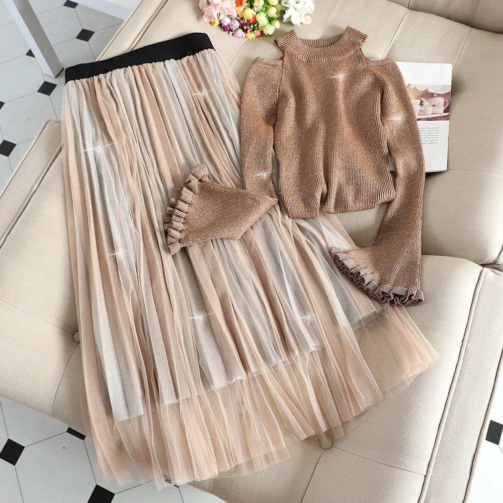 Jelenlegi női szett két részből áll - blúz csupasz váll és szoknya tüll különböző színekben