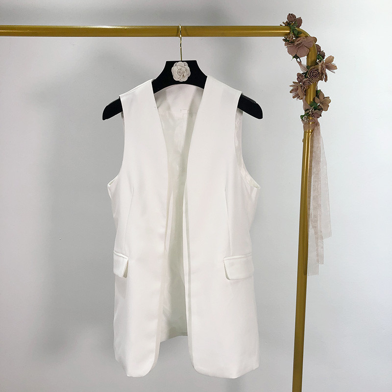 Дамски елегантен елек с джобове в бял цвят без закопчаване