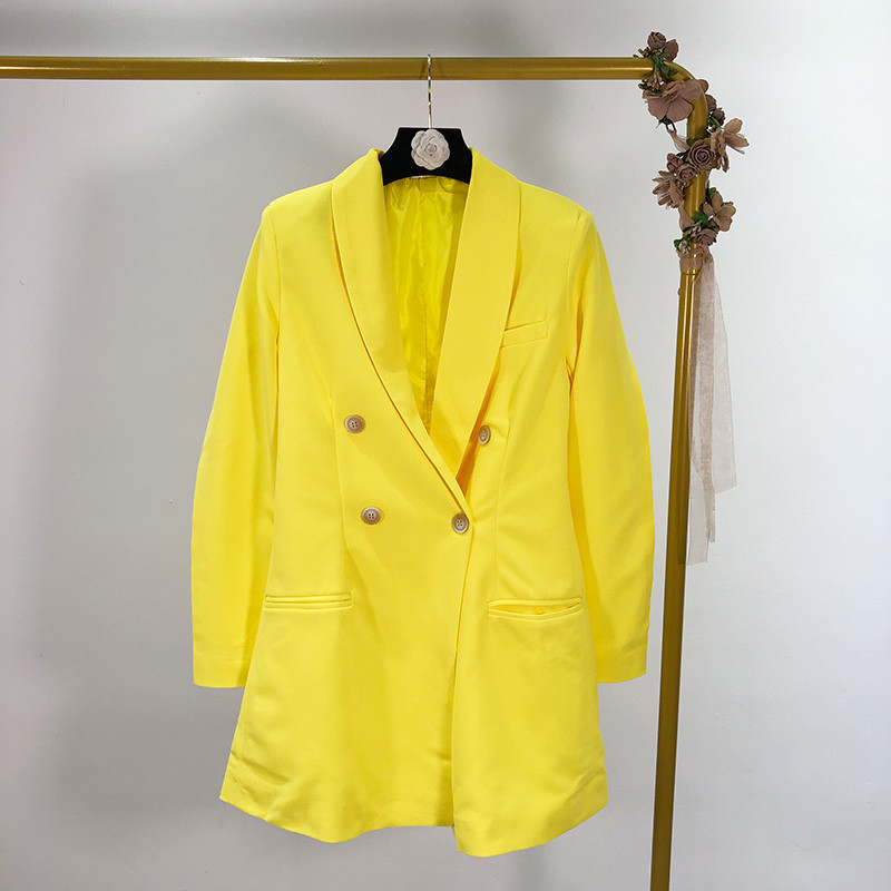 Hosszú, modern női kabát gombokkal, két színben