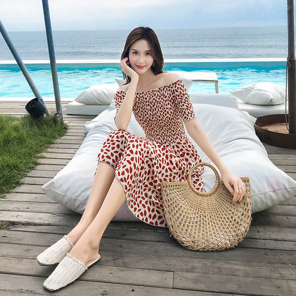 Rochie de dama de actualitate - model croiat cu maneci scurte