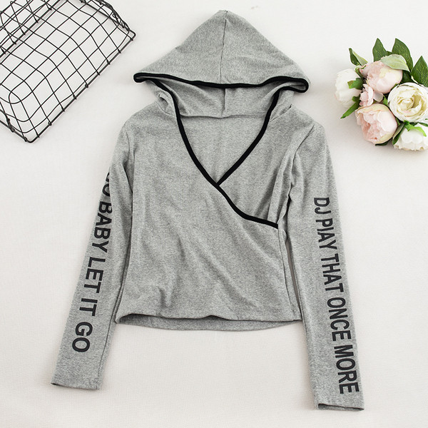 Bluza de dama in trei culori cu decolteu in V si gluga