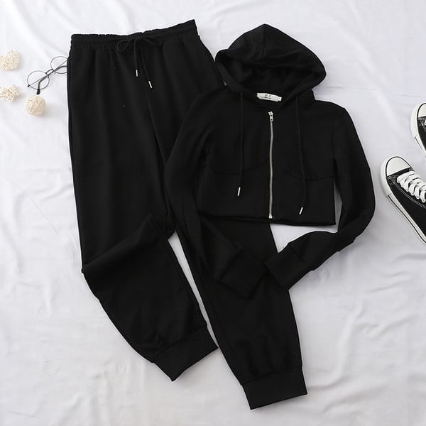 Спортен дамски комплект - суичър с качулка и долнище в черен и сив цвят