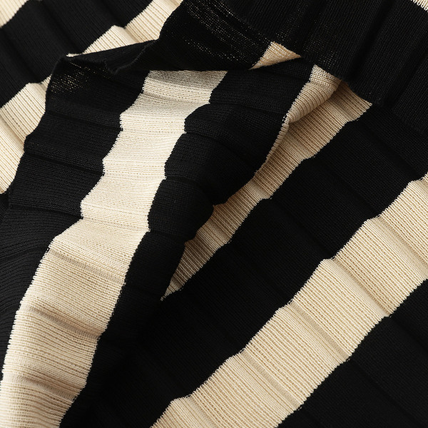 Раирана дамска пола с висока талия в два цвята