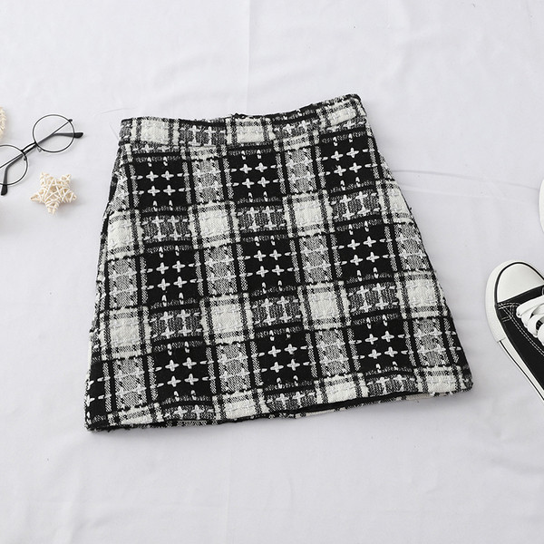 Fusta dama in carouri in trei culori cu fermoar