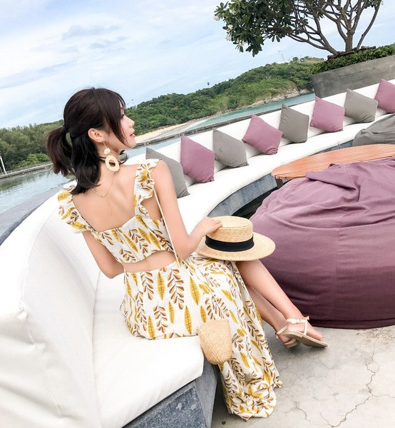 Γυναικείο κομψό φόρεμα  με λωρίδες