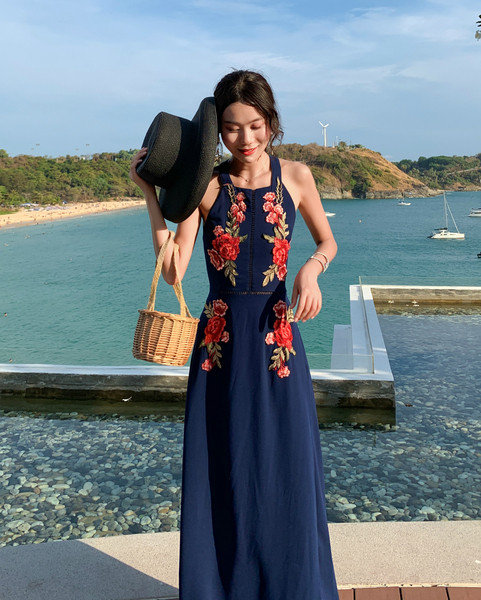 Rochie moderna de dama lunga in albastru cu model floral