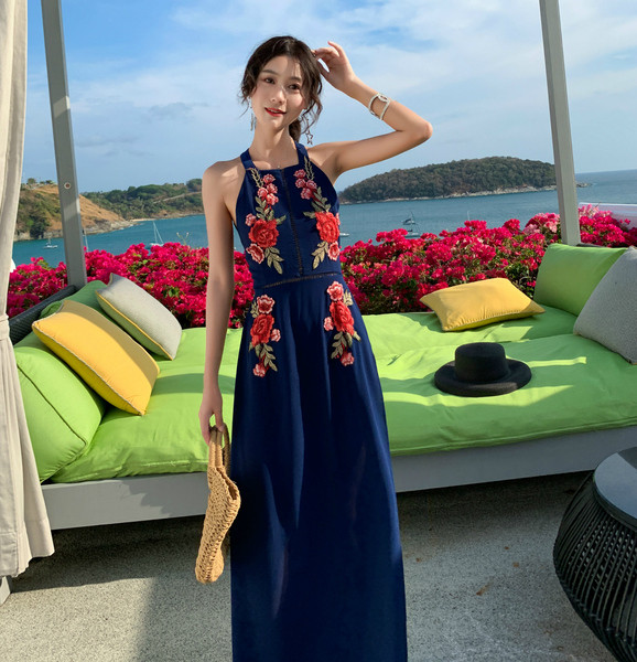 Rochie moderna de dama lunga in albastru cu model floral