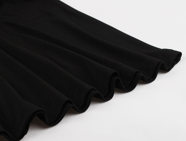 Rochie scurtă de damă modernă cu mâneci scurte de culoare neagră