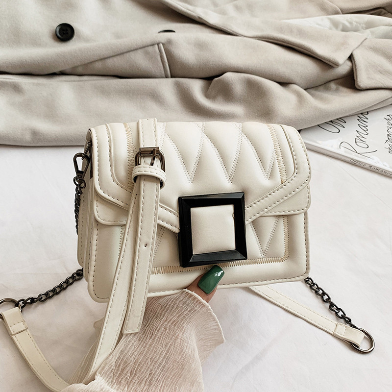 Geanta de dama din piele ecologica cu inchidere metalica