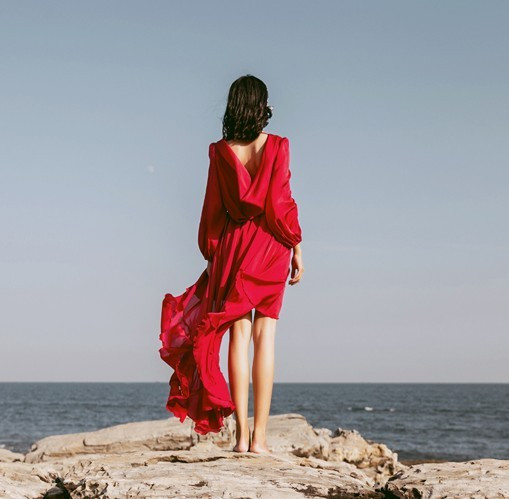 Rochie de dama moderna de culoare rosie - model croiat