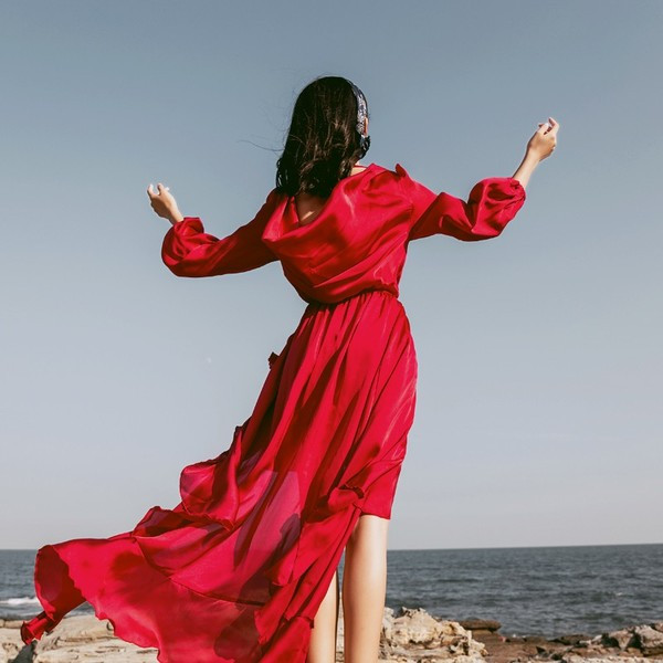 Rochie de dama moderna de culoare rosie - model croiat