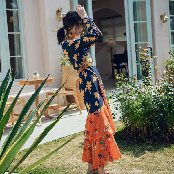 Rochie de dama decupata cu model floral in doua culori