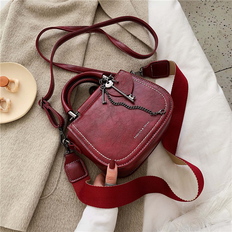 Geanta dama cu maner scurt si lung si decor metalic