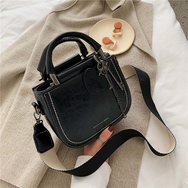 Geanta dama cu maner scurt si lung si decor metalic