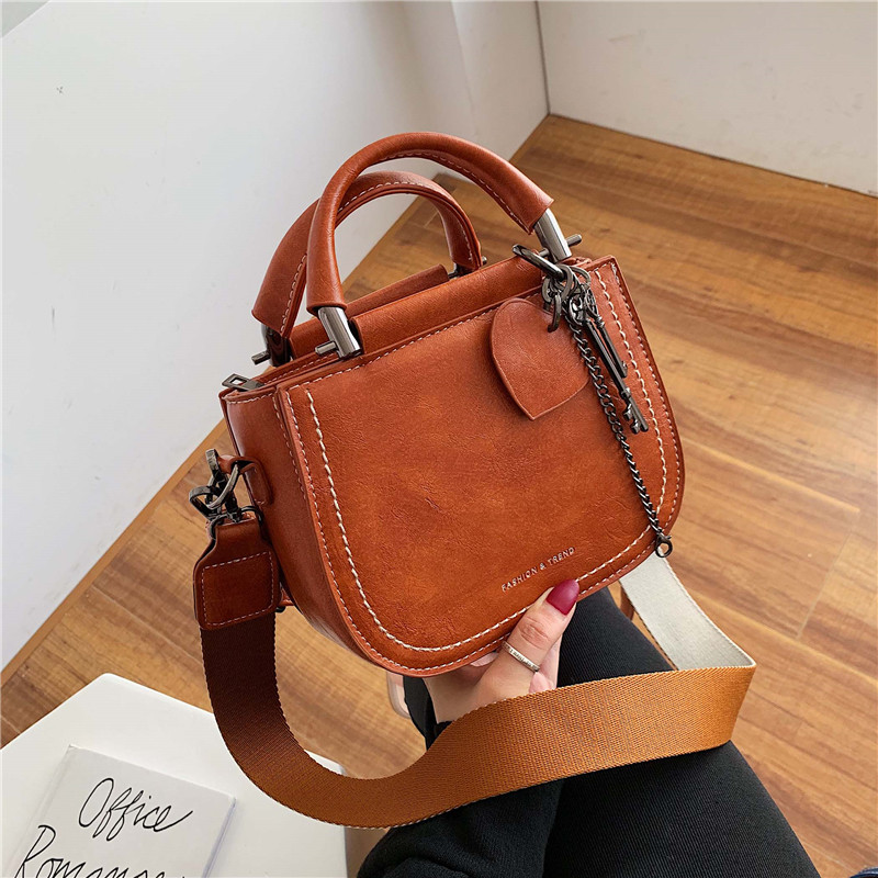 Geanta dama cu maner scurt si lung si decor metalic