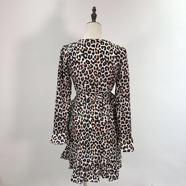 Rochie scurta de dama cu decolteu spitz cu imprimeu animal