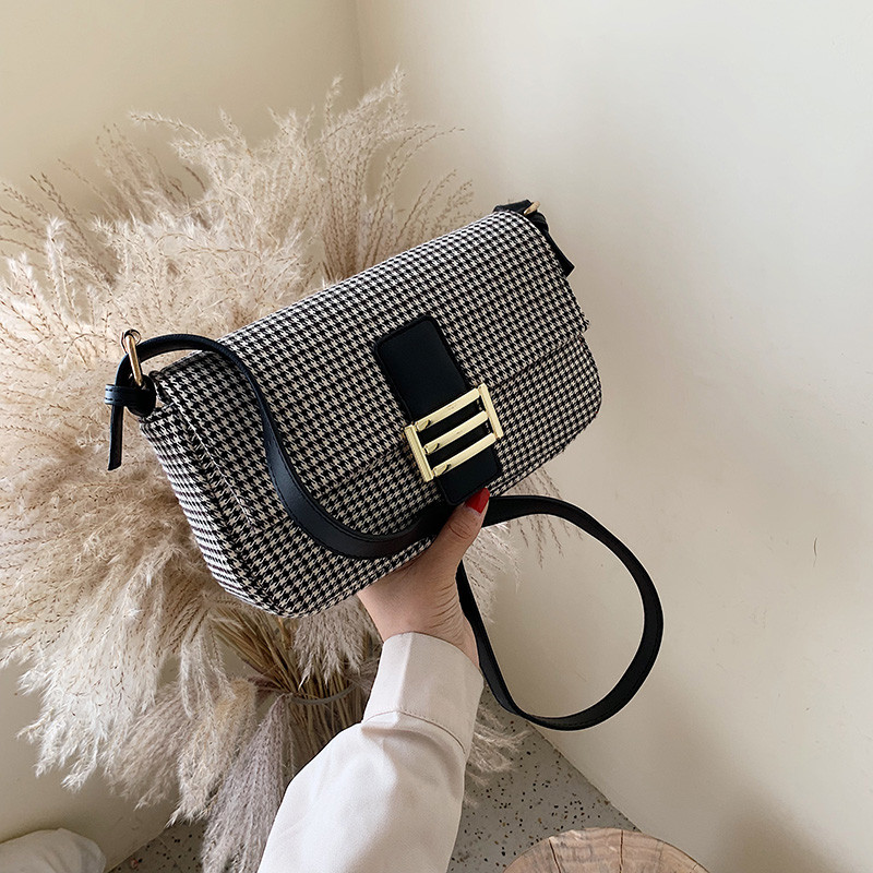 Γυναικεία τσάντα σε δύο χρώματα