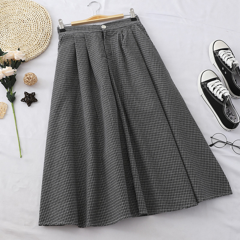 Μοντέρνα γυναικεία φούστα σε τέσσερα χρώματα με κομμένα μοτίβο