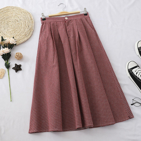 Μοντέρνα γυναικεία φούστα σε τέσσερα χρώματα με κομμένα μοτίβο