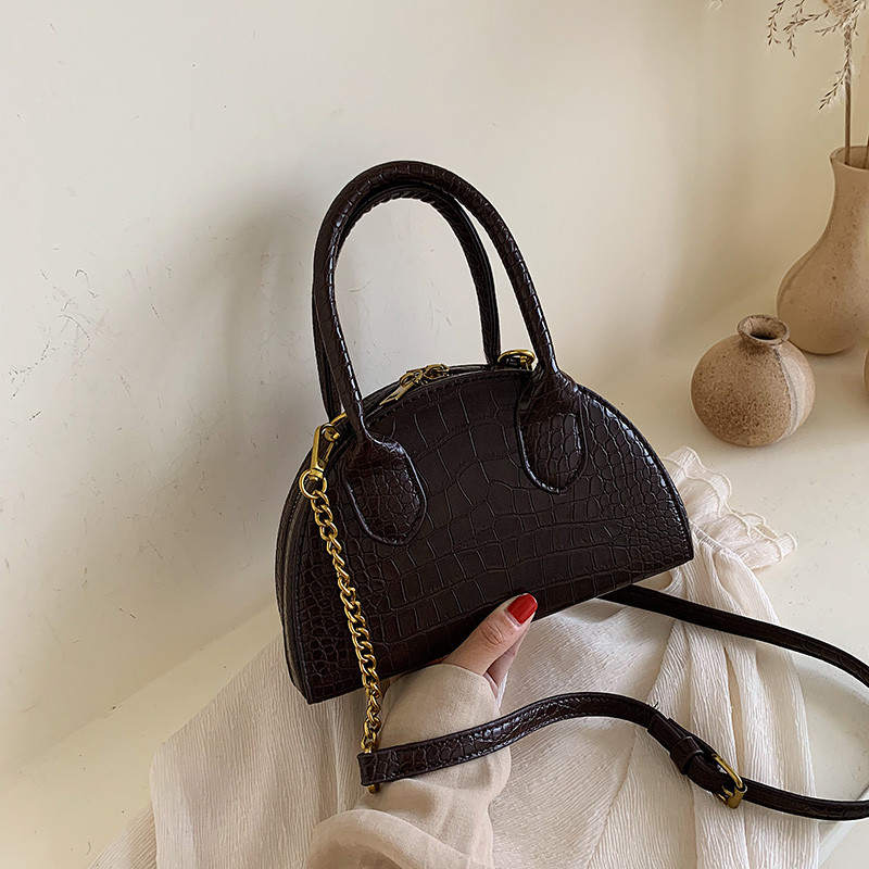 Geanta de dama din piele cu decor colier in mai multe culori