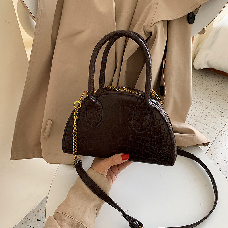 Geanta de dama din piele cu decor colier in mai multe culori