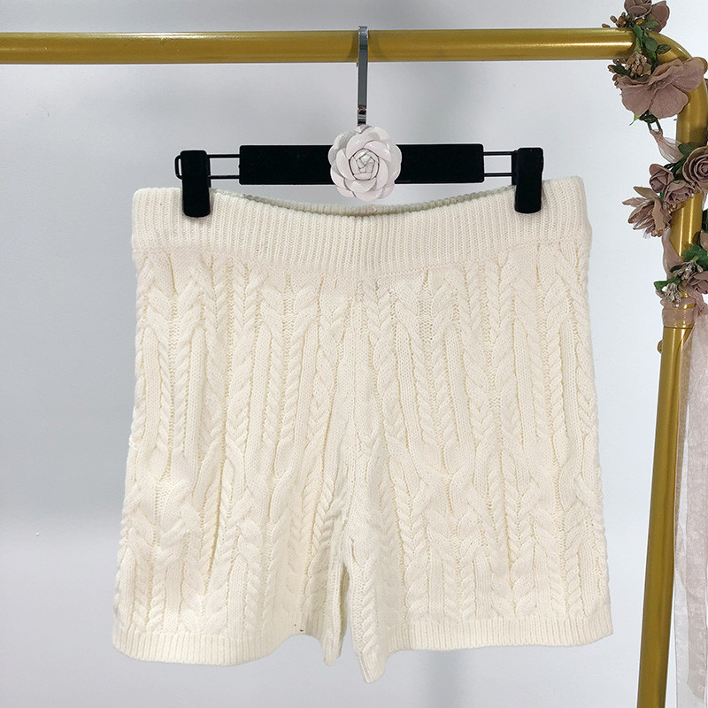 Pantaloni scurți de damă în alb și gri