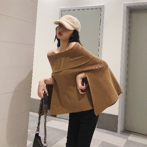 Μοντέρνα γυναικεία μπλούζα σε δύο χρώματα με μανίκια