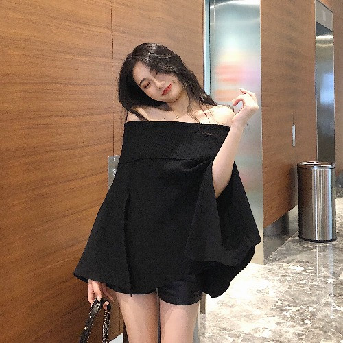 Μοντέρνα γυναικεία μπλούζα σε δύο χρώματα με μανίκια