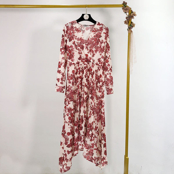 Rochie de dama cu model floral cu decolteu spitz si maneci lungi