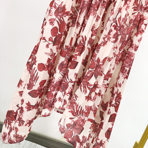 Rochie de dama cu model floral cu decolteu spitz si maneci lungi