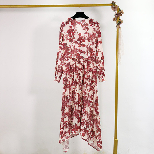 Rochie de dama cu model floral cu decolteu spitz si maneci lungi