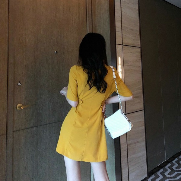 Γυναικείο φόρεμα σε δύο χρώματα με λαιμόκοψη