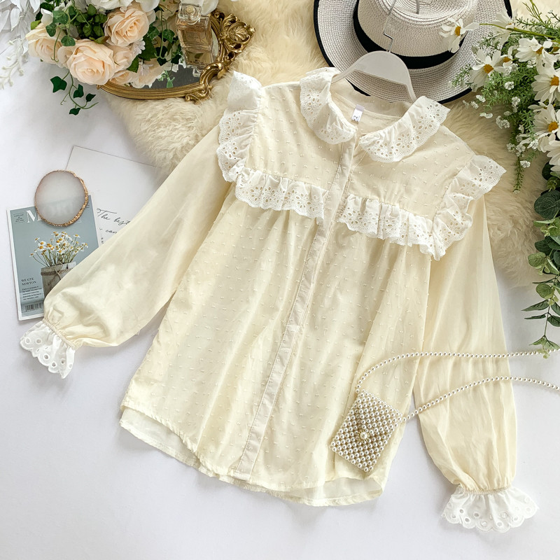 Cămăși de damă în alb și bej cu nasturi și broderie