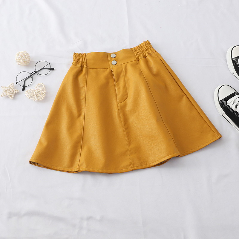 Model modern de fustă de damă croiată în trei culori