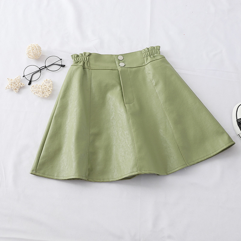 Model modern de fustă de damă croiată în trei culori