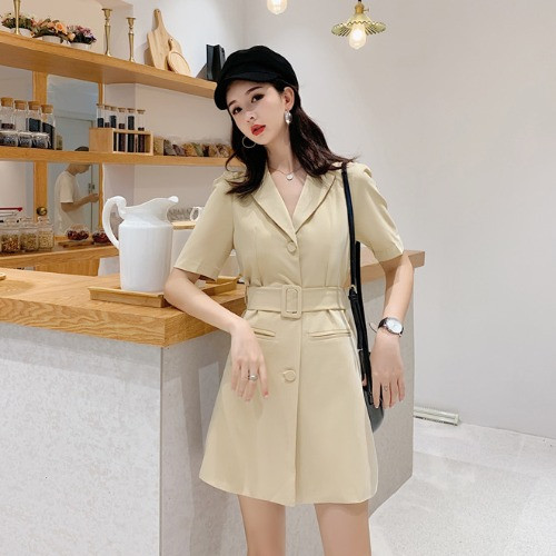 Μοντέρνο φόρεμα γυναικών σε δύο χρώματα με λαιμόκοψη